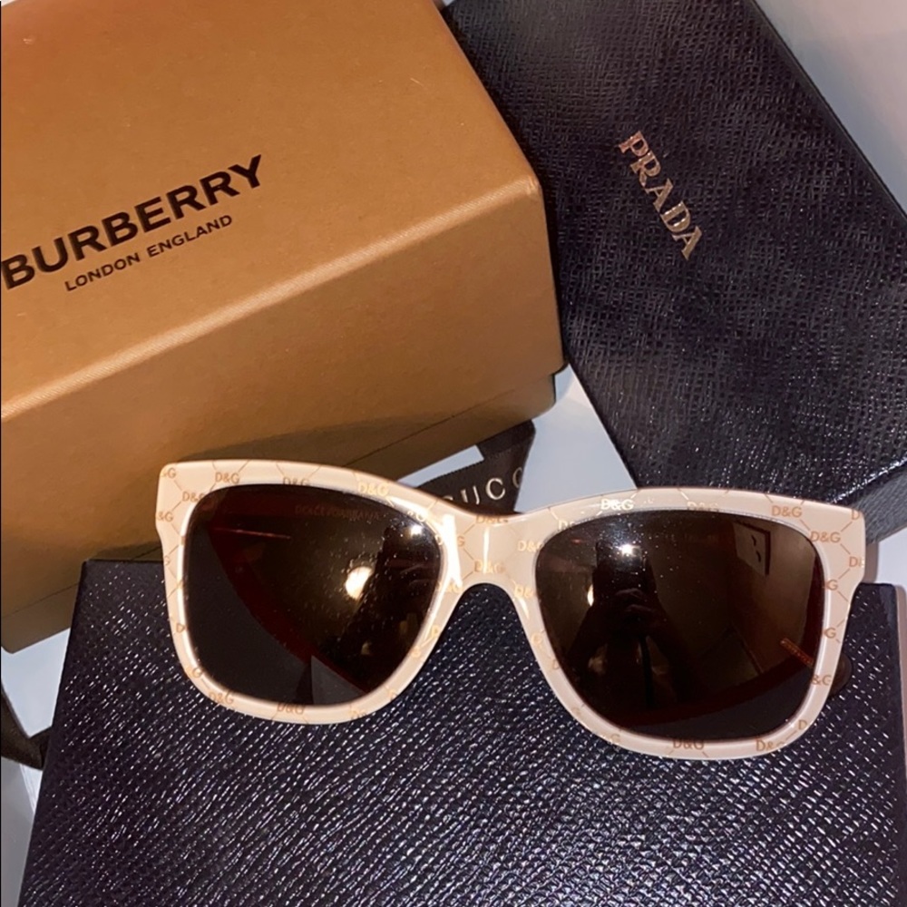 Dolce& Gabbana Sunglasses 🕶
